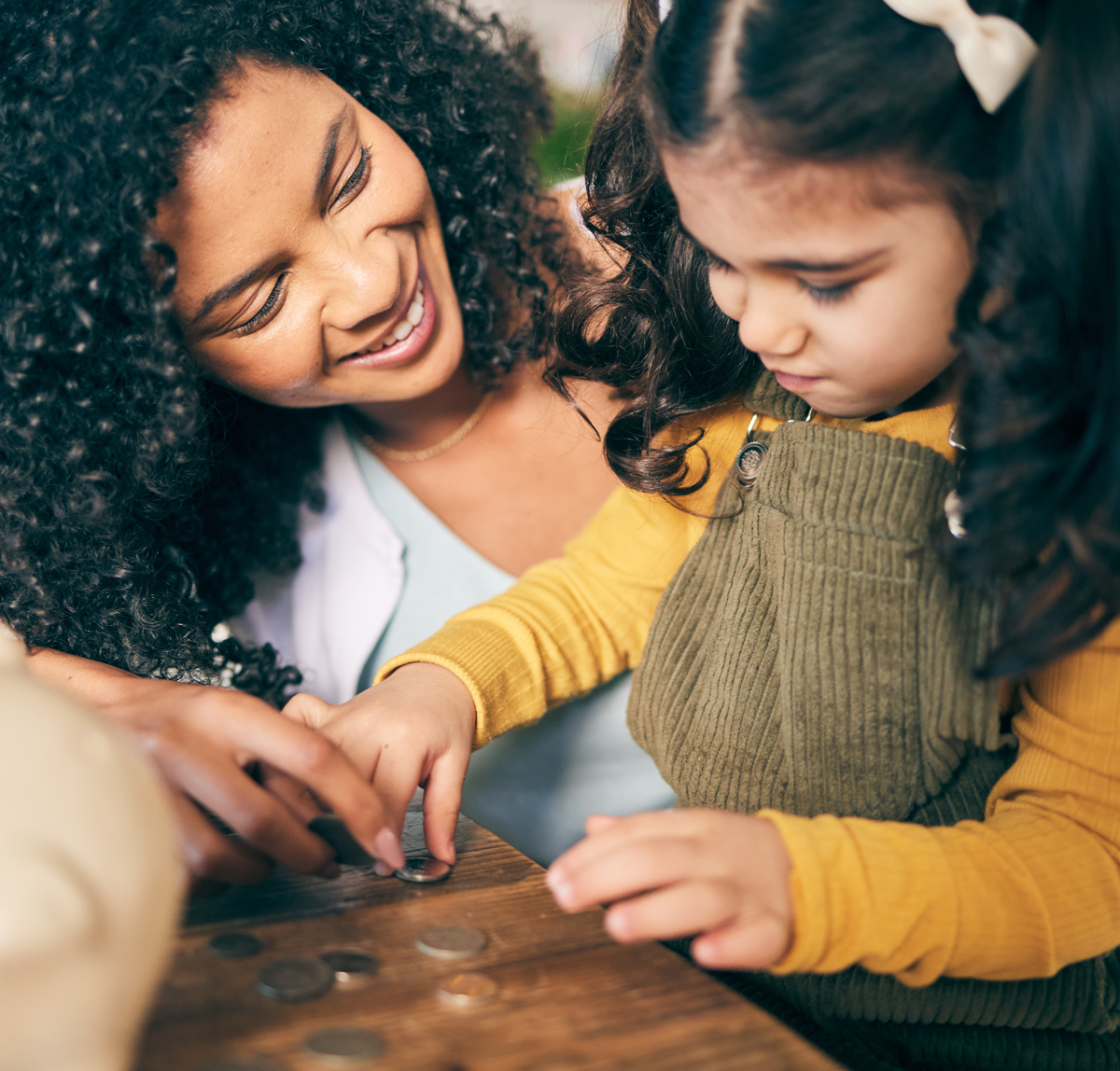 A mother and daughter counting coins